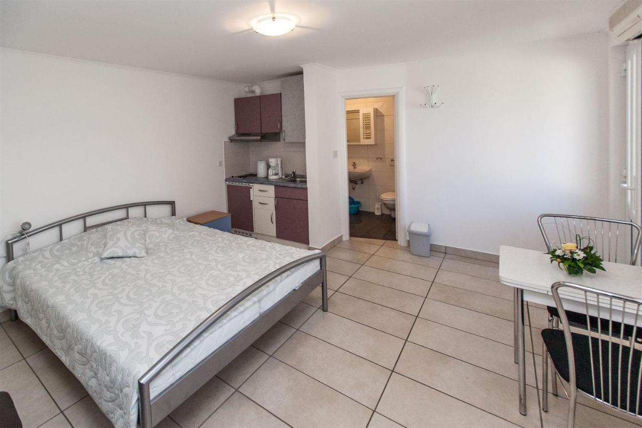 Apartments Carmen Crikvenica Buitenkant foto