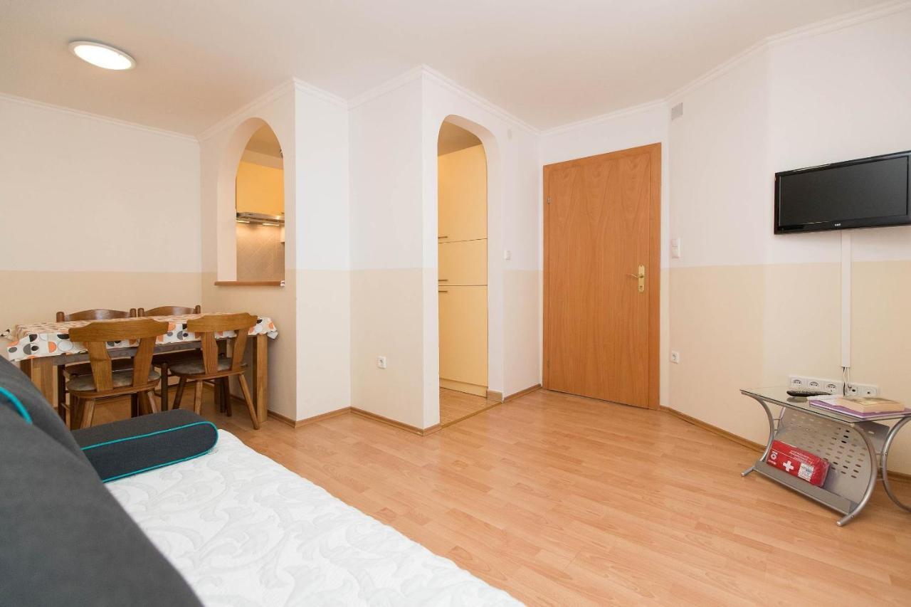 Apartments Carmen Crikvenica Buitenkant foto